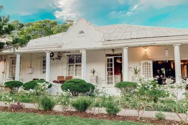 פנסיון Ebony Lodge