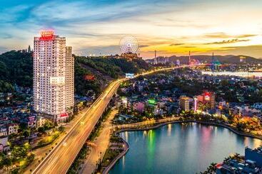 هتل آپارتمان Ramada Hotel & Suites By Wyndham Halong Bay View