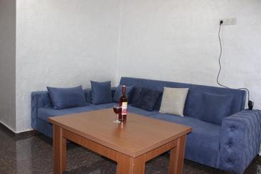 アパートホテル Dino Paradise