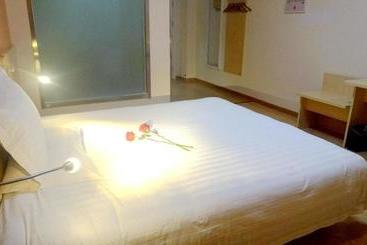 בית מלון כפרי 7 Days Inn·xining Huangzhong Kumbum Monastery