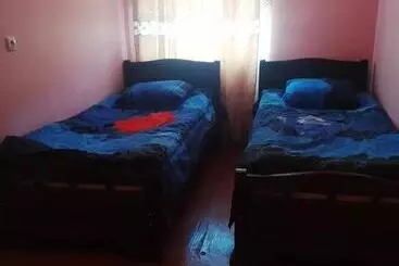 تختخواب و صبحانه Raul Lushnu Darbaz