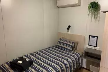 مُتل Oasis Newman
