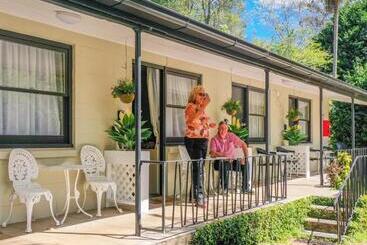 Tall Trees Motel Mountain Retreat