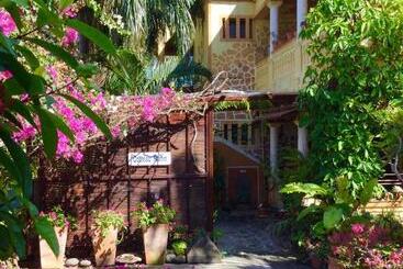 住宿加早餐  La Reine Creole