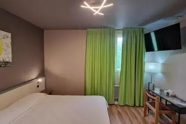 Hotel Les Portes Du Cantal