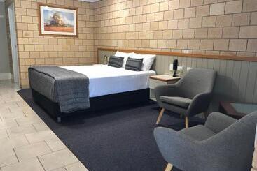 Jacaranda Country Motel