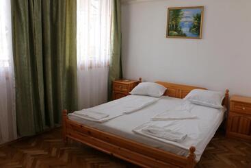 펜션 Guest House Kostadinovi