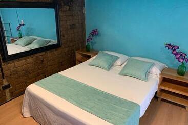 הוסטל Moonshine Boutique Hostal