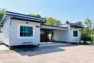 Baan Ruay Suk Resort Lopburi