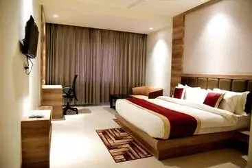 Hotel Crystal Grand