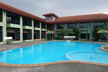 استراحتگاه Roomquest Chonburi Phanat Nikhom