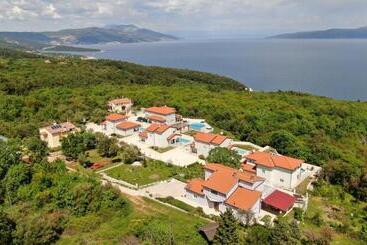 بنسيون Yourcroatiaholiday   Villa With 6 Rooms