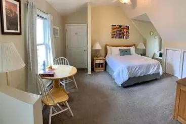 تختخواب و صبحانه Fox Hollow Inn