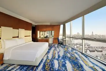 Отель Mövenpick Dubai Creek