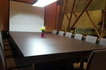 هتل The Contrast I