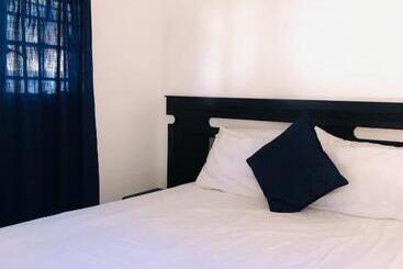 هتل Amogelang Guesthouse & Suites