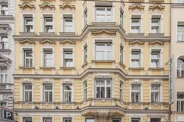 酒店 Rathaus  Wein & Design