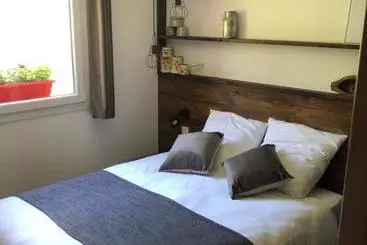 تختخواب و صبحانه La Ferme Des étroits