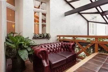 هتل Atrium Suites