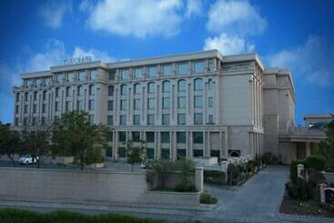 Отель The Grand New Delhi