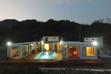 هتل The Villa Kazbo