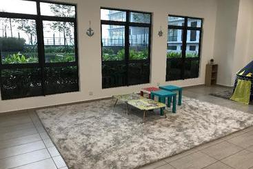 בית מלון כפרי Coop Stay @ Kenwingston Square Garden Cyberjaya