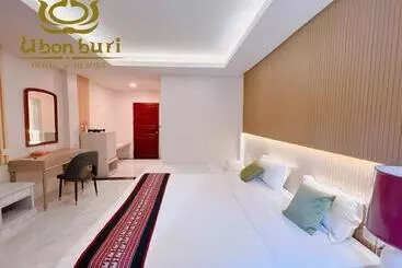 בית מלון כפרי Ubonburi