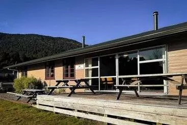 ホテル The Crossing Lodge & Backpackers