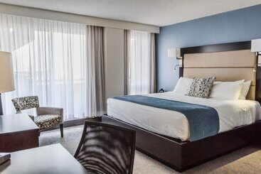 Ottawa Embassy Hotel & Suites