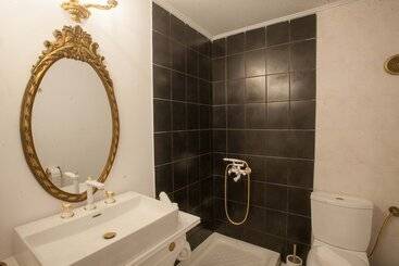 膳宿费 Armata Luxury