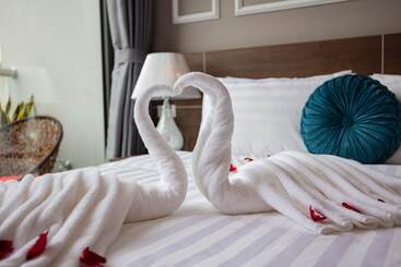 Airport Classic Hotel & Travel