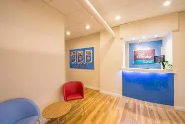 فندق Travelodge Cardiff M4