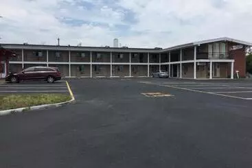 Retkeilymaja Pelican Inn And Suites