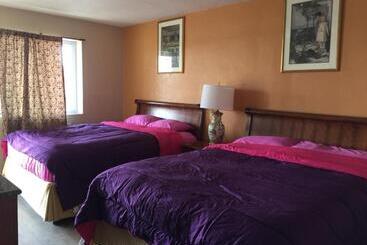 הוסטל Pelican Inn And Suites