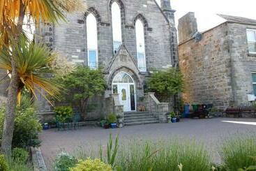 Bed and Breakfast Cardinals Folly