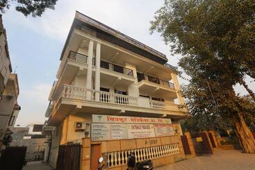 Hotell Oyo 28003 Maira Stays