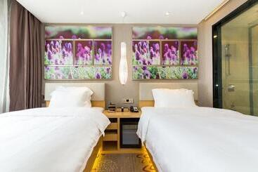 Lavande Hotels Weihai Weigao Square Branch