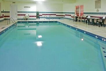 Hotel Country Inn & Suites By Radisson, Birch Run Frankenmuth, Mi