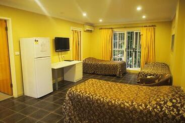 Killara Hotel & Suites