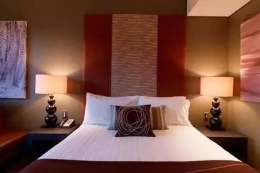 Lakeside Hotel And Conference Centre