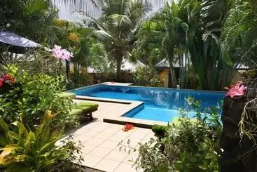 هتل Mangoes Resort