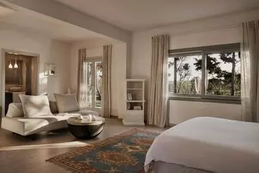 Курорт Yria Island Boutique Hotel & Spa