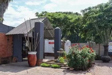 Hotel Golden Lantern Guest Lodge
