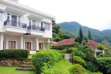 Hotel Villa Resort Puncak Khansa River View