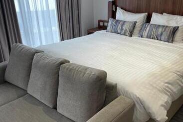 فندق Courtyard By Marriott London Heathrow Airport