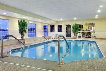 هتل Country Inn & Suites By Radisson, Rock Falls, Il