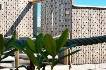 Lake Hotel Lehmonkärki Haasi Mirror Houses