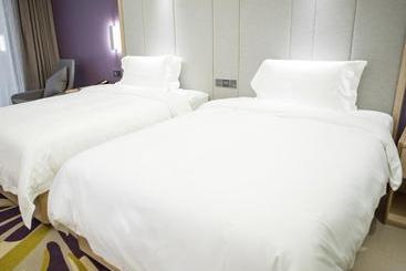 Lavande Hotel Shenzhen Shajing Convention And Exhibition Center