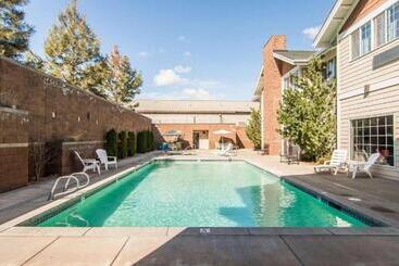 בית מלון כפרי Country Inn & Suites By Radisson, Bend, Or