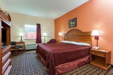 בית מלון כפרי Howard Johnson By Wyndham Airport